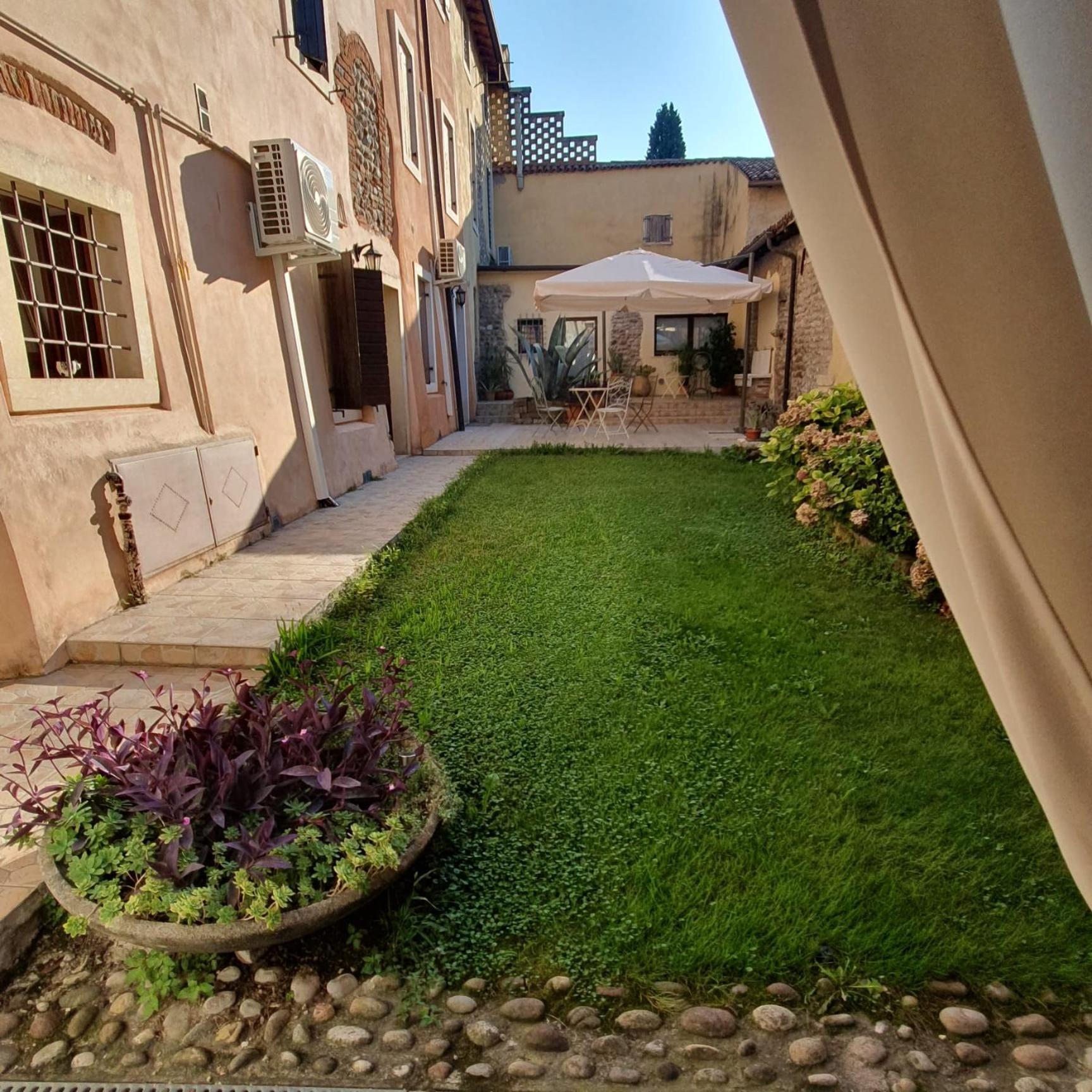Gesuitirooms Sona Exterior foto